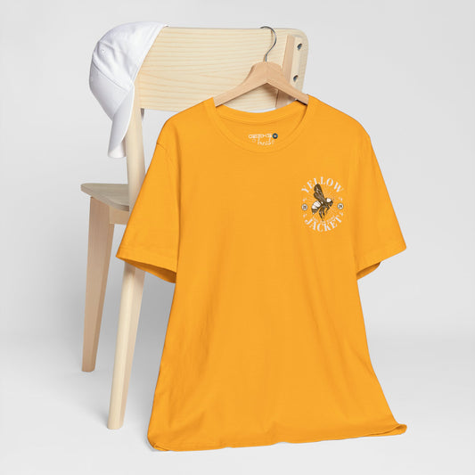 Camiseta de manga corta unisex Bella Canvas 3001 de Yellowjacket Nation con diseño de bolsillo